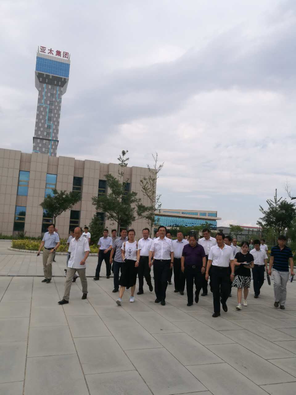 国务院第十八督查组一行参观考察兰州新区pg电子官方伊士顿电梯厂