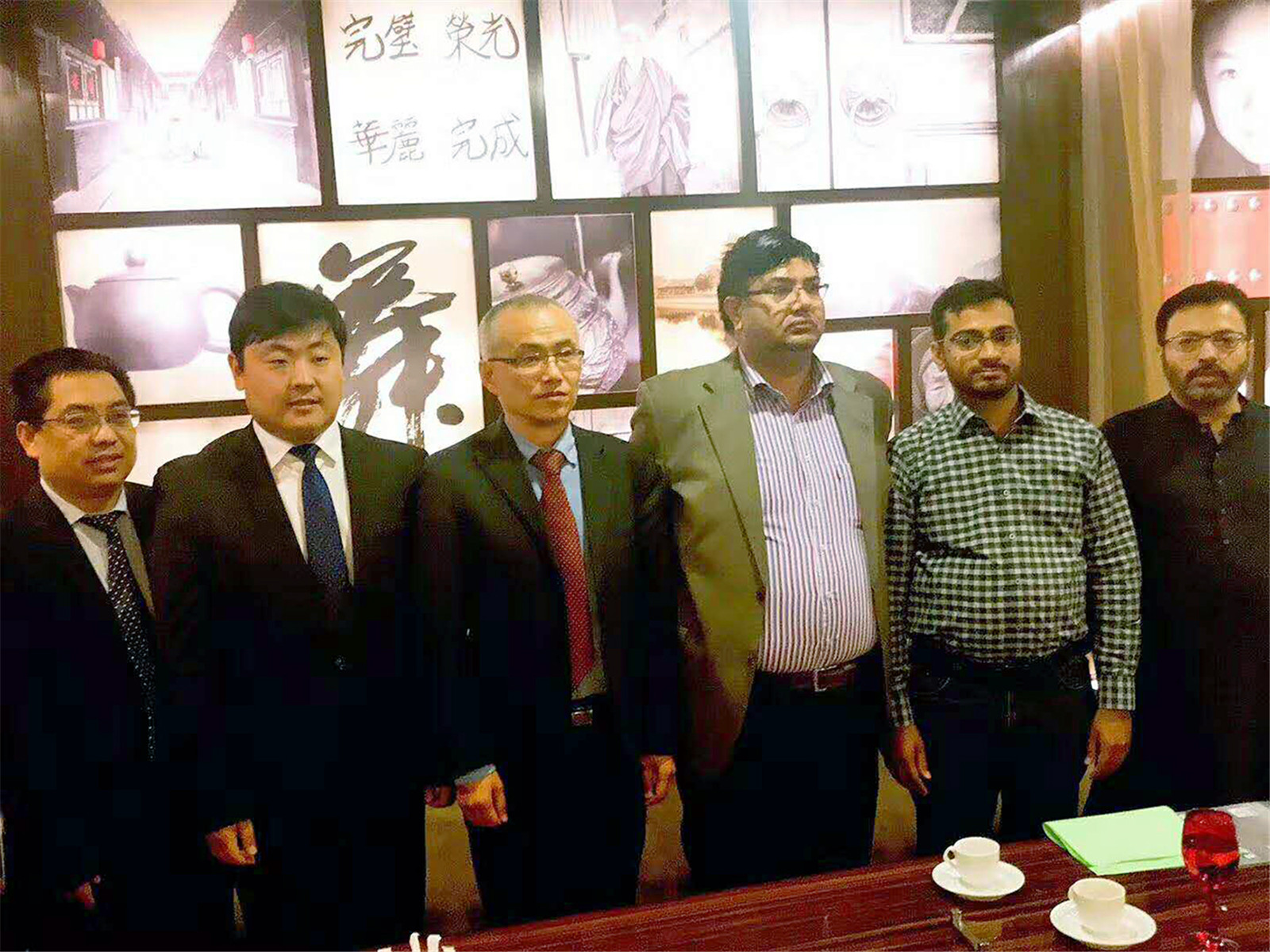 聚力共赢pg电子官方伊士顿赴巴基斯坦市场拓展顺利推进，首单签约100台！