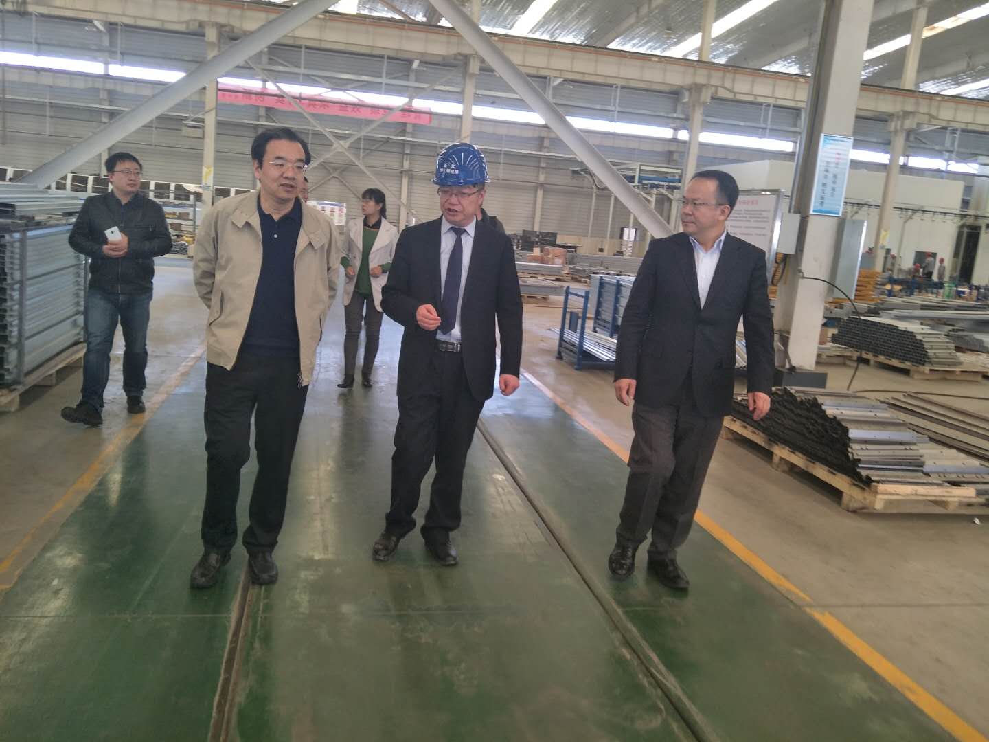 财政部驻甘专员办事处党组书记杨瑞金，兰州市副市长牛向东一行参观考察兰州新区pg电子官方伊士顿电梯厂