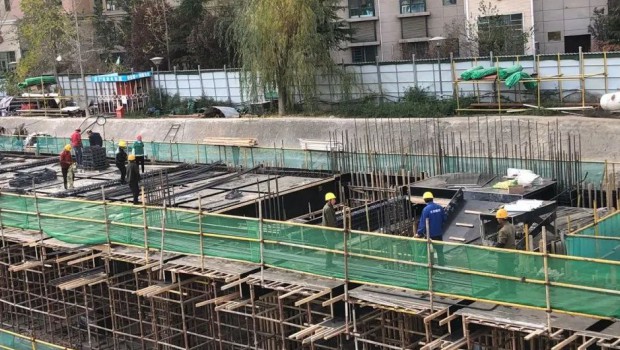 抢进度 抓质量 保安全 | pg电子官方集团各在建项目掀起施工大干热潮